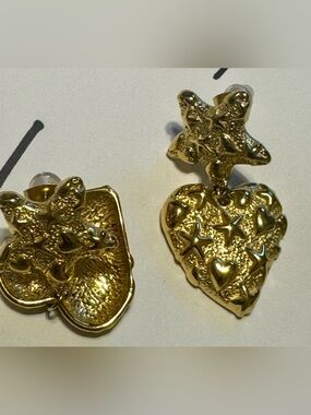 Chansuttpearls gorgeous Textured Gold Heart & Star Drop Earrings